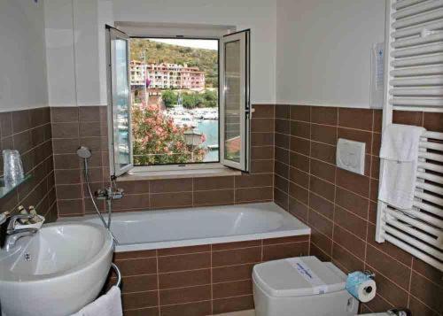 Bi Hotel 3*
